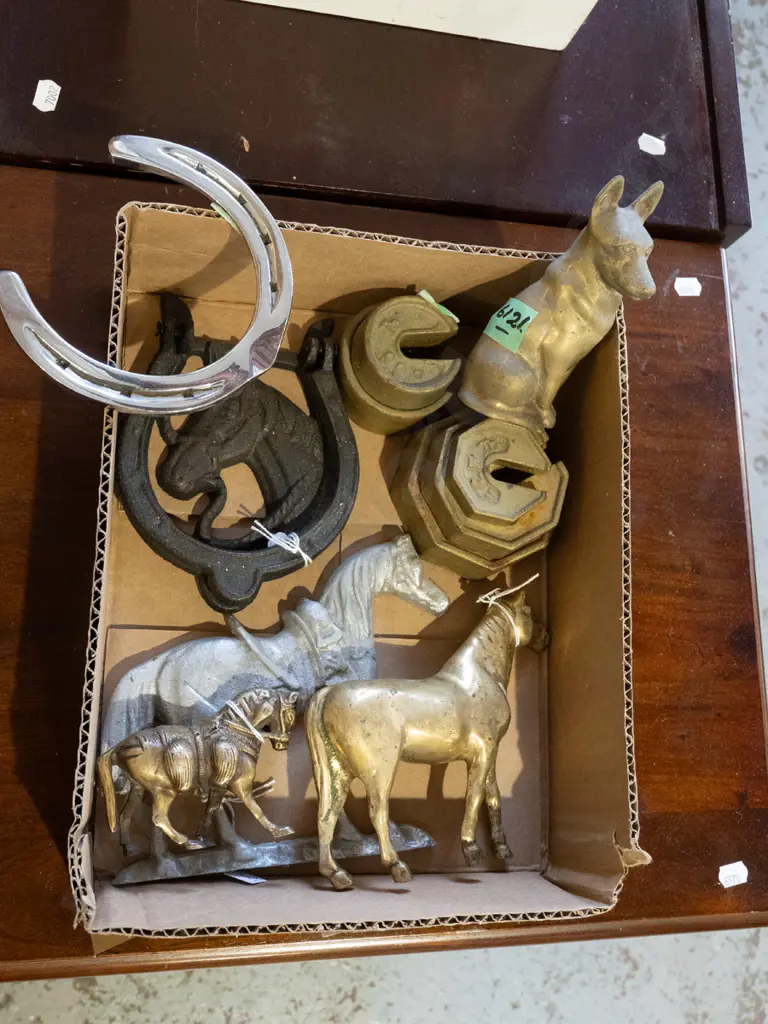 box; horse figurines, scale weights etc Image 1++