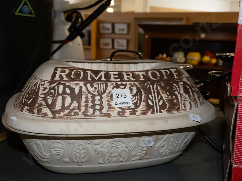 terracotta lidded roasting dish L360 Image 1++