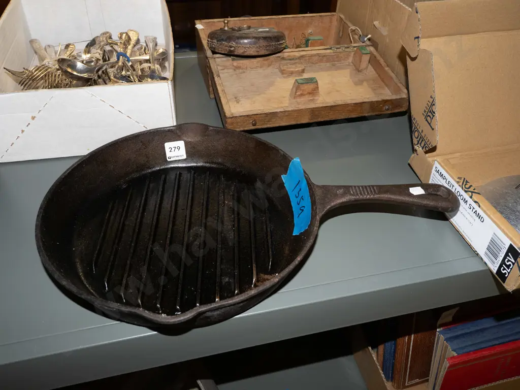 cast iron frying panDiam290 Image 1++
