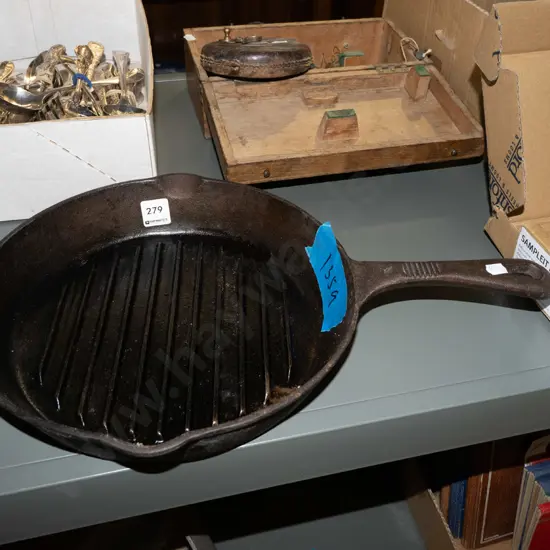 cast iron frying panDiam290