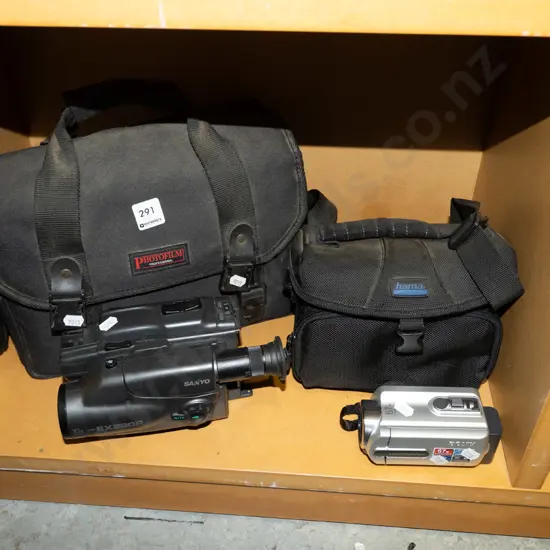 2x video cameras and cases