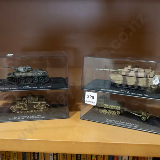 4x model tanks in plastic cases