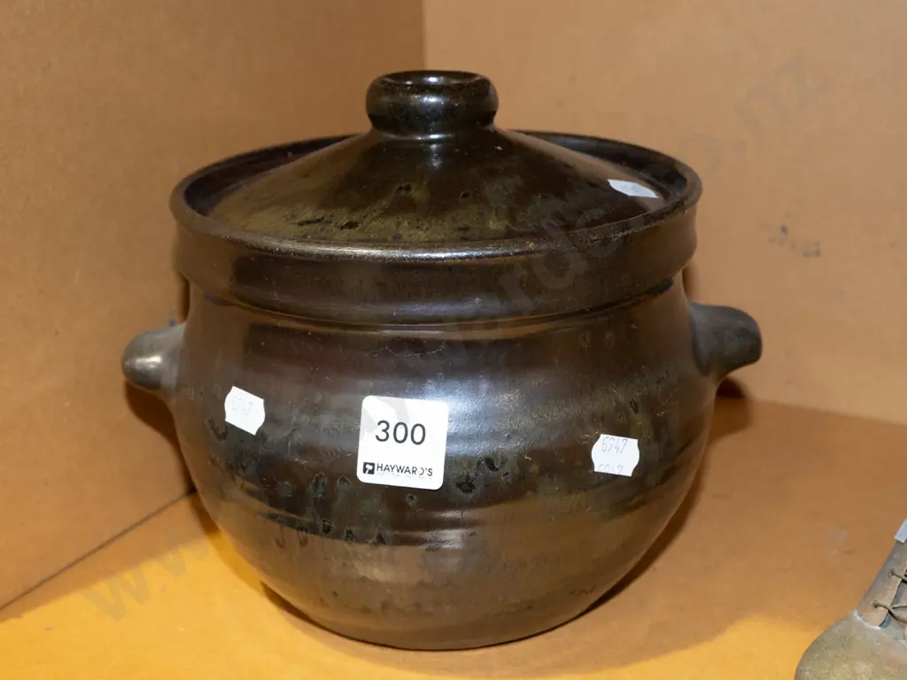 small studio pottery casserole W190 Image 1++