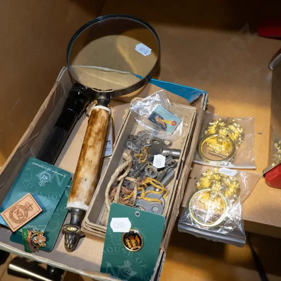 box; magnifying glass, drawer handles etc