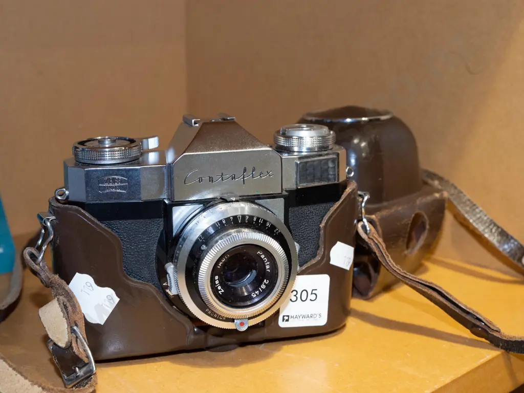 Zeiss Ikon Contaflex 35mm film camera with leather case Image 1++