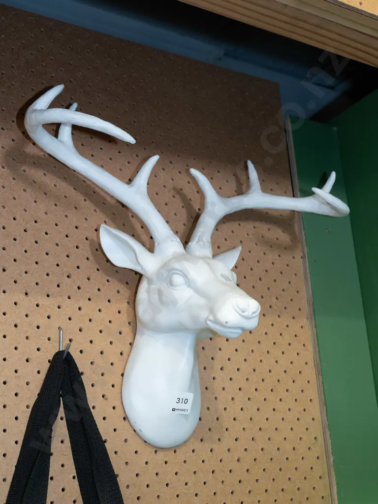 ceramic stag wall mount H400 Image 1++