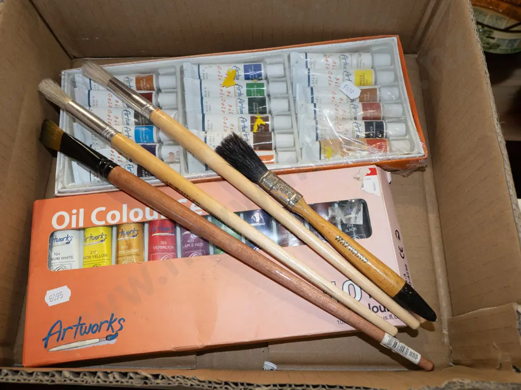 box; oil paints, artist's brushes Image 1++