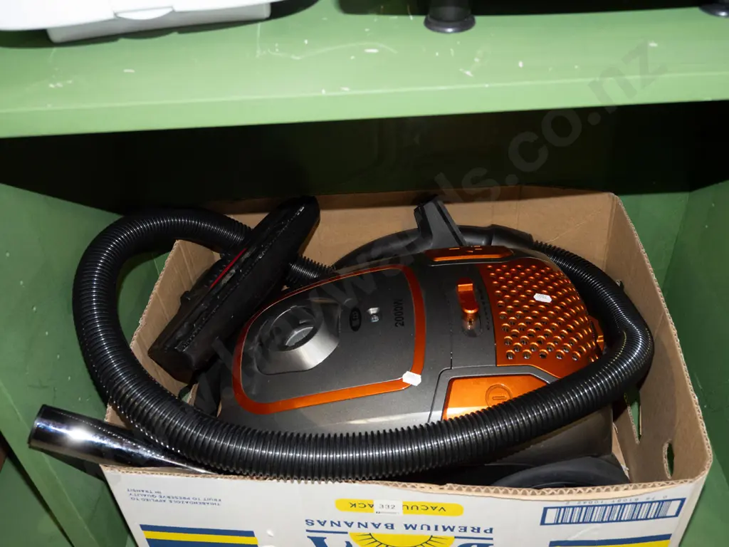 Zipp 2000w vacuum cleaner Image 1++