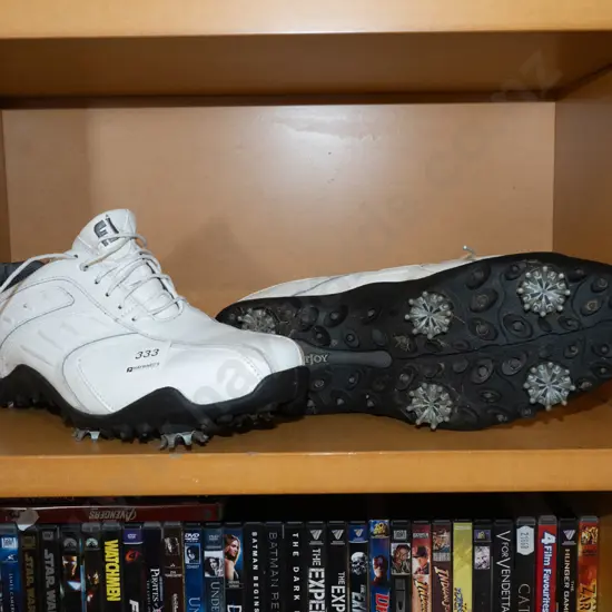 pair of size 8.5 golf shoes