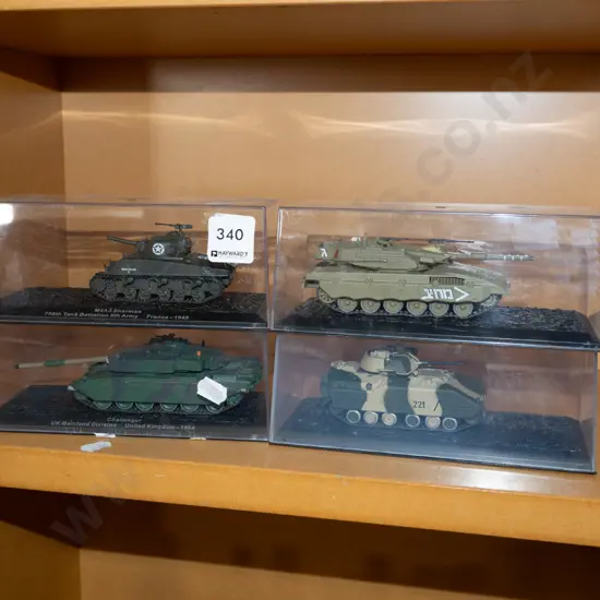 4x model tanks in plastic cases