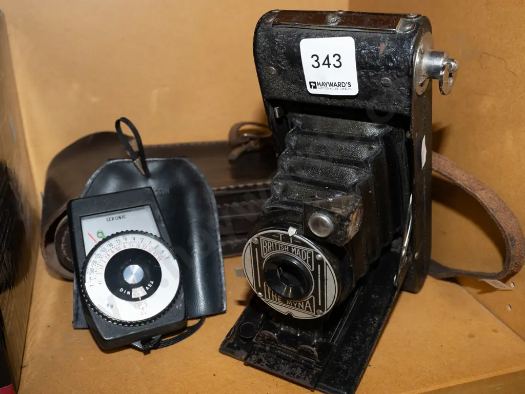 vintage concertina camera, case, light meter Image 1++