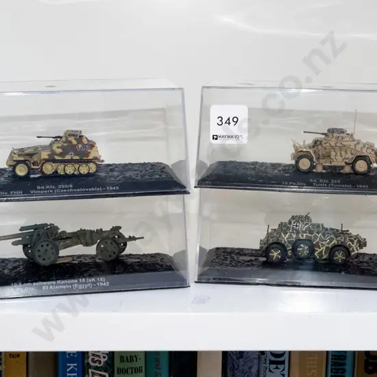 4x model tanks in plastic cases