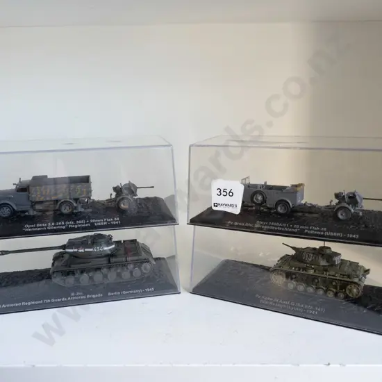 4x model tanks in plastic cases