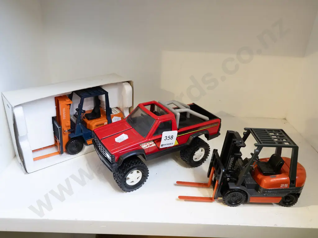 diecast model fork lift, truck,  Image 1++