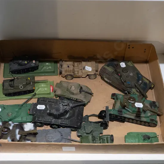 box: model miltary vehicles