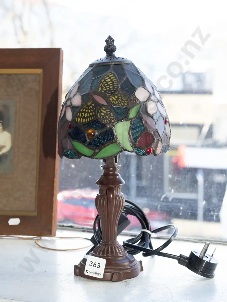 small reproduction Tiffany style lamp H310 Image 1++