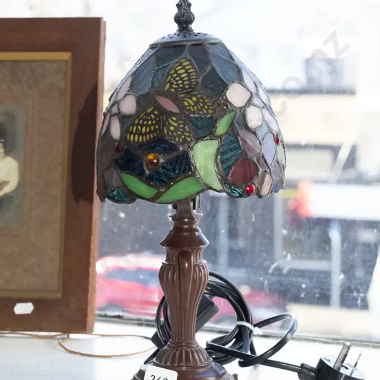 small reproduction Tiffany style lamp H310