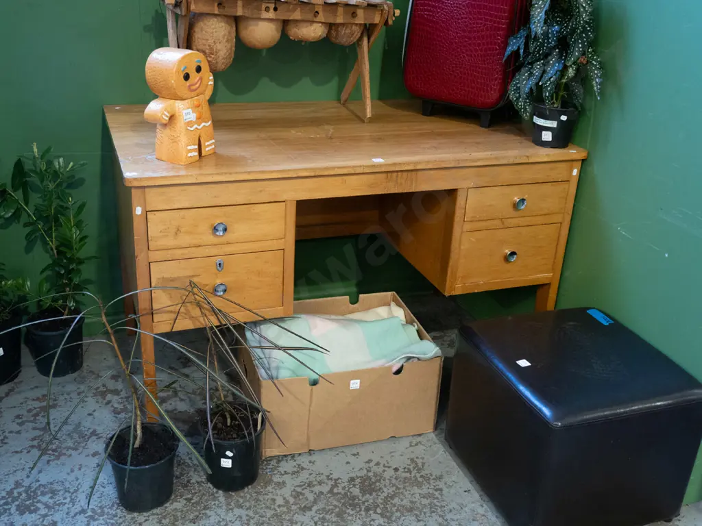 solid rimu 4 drawer desk H760 W1210 D700 Image 1++