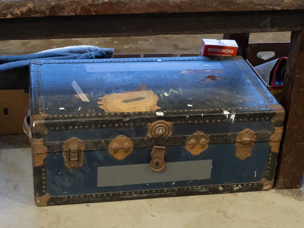 vintage travel trunk H900 W530 Image 1++