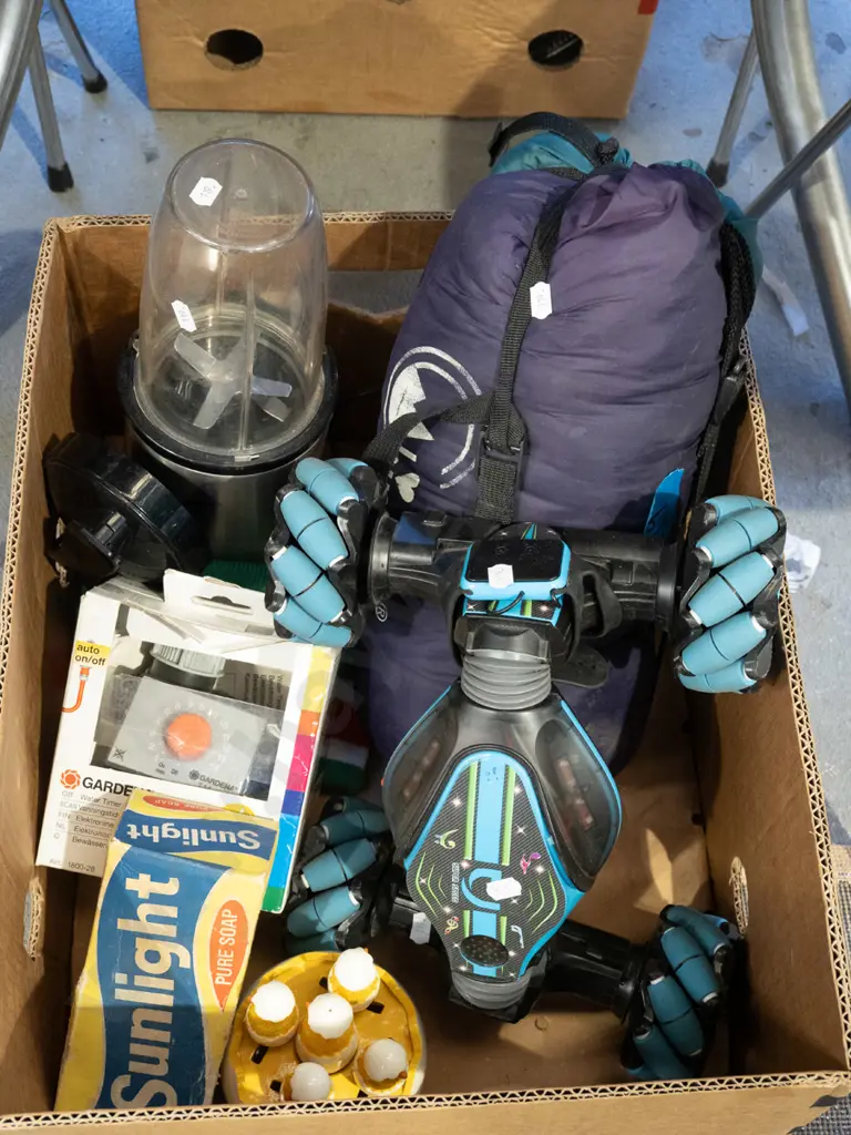 box; sleeping bag, blender, robotic toy etc Image 1++