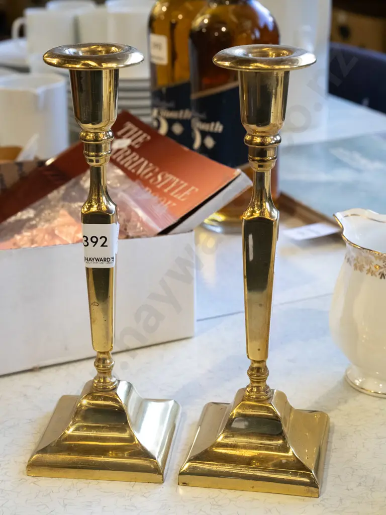 pair of brass candlesticks H225 Image 1++