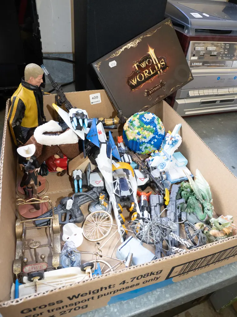 box; action figurines and toys Image 1++