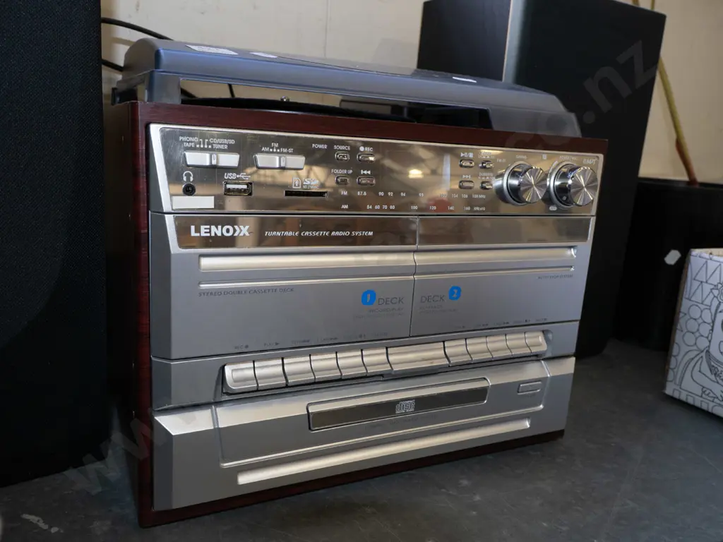 Lenox stereo system; turntable, twin cassette, tuner, CD player Image 1++