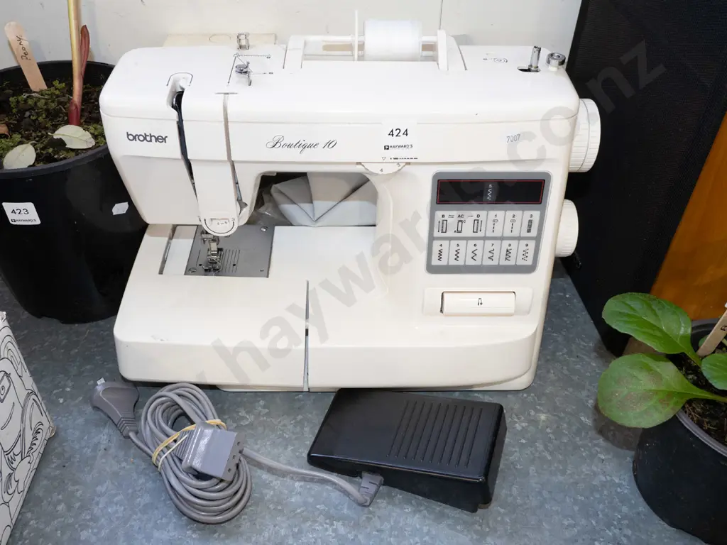 Brother Boutique 10 sewing machine Image 1++