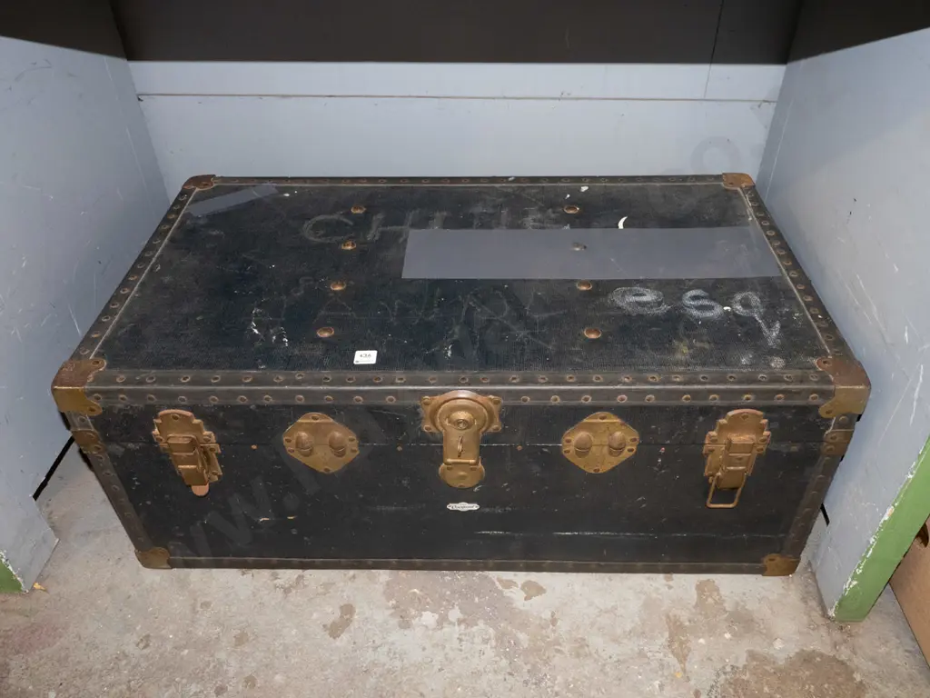 vintage travel trunk H360 W910 Image 1++