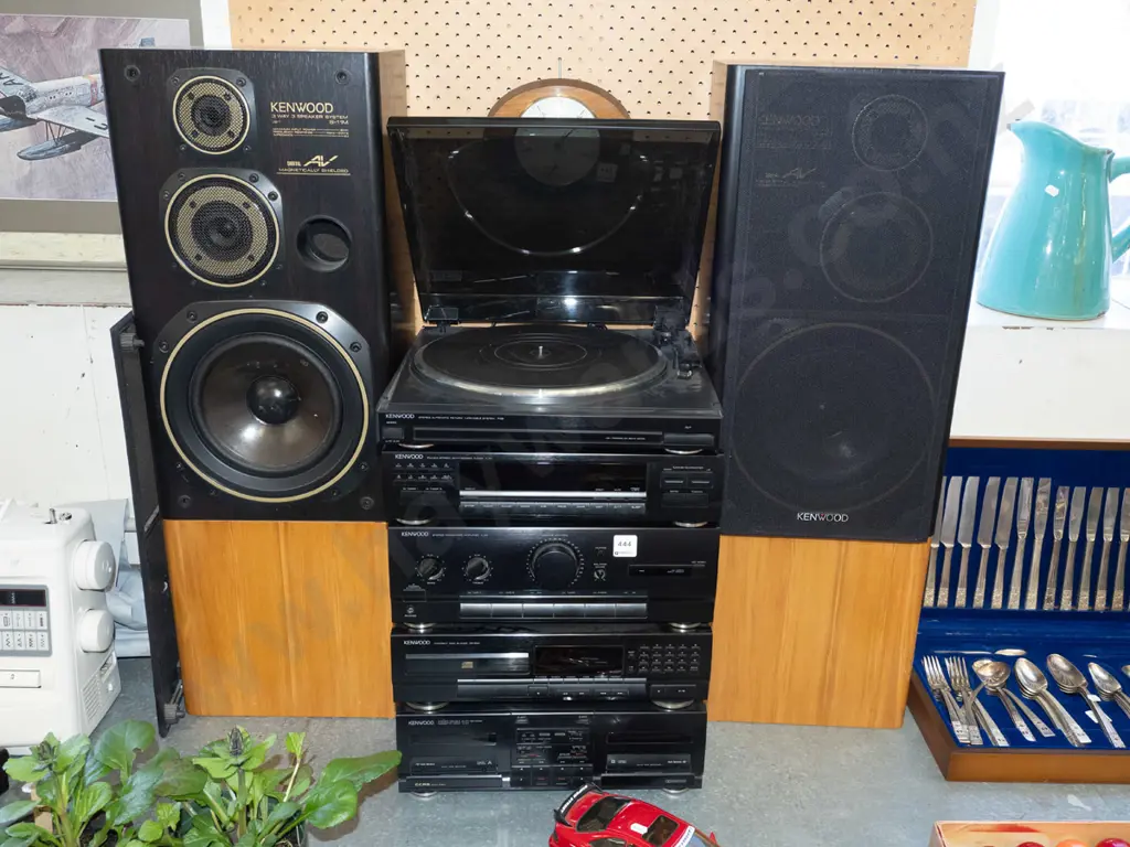 Kenwood stereo system with turntable, tuner, twin cassette and CD player and 2 free standing speakers  Image 1++