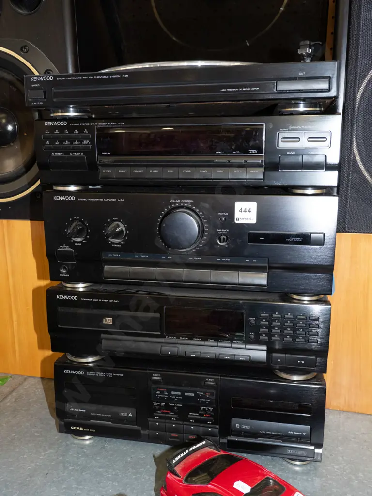 Kenwood stereo system with turntable, tuner, twin cassette and CD player and 2 free standing speakers  Image 1++