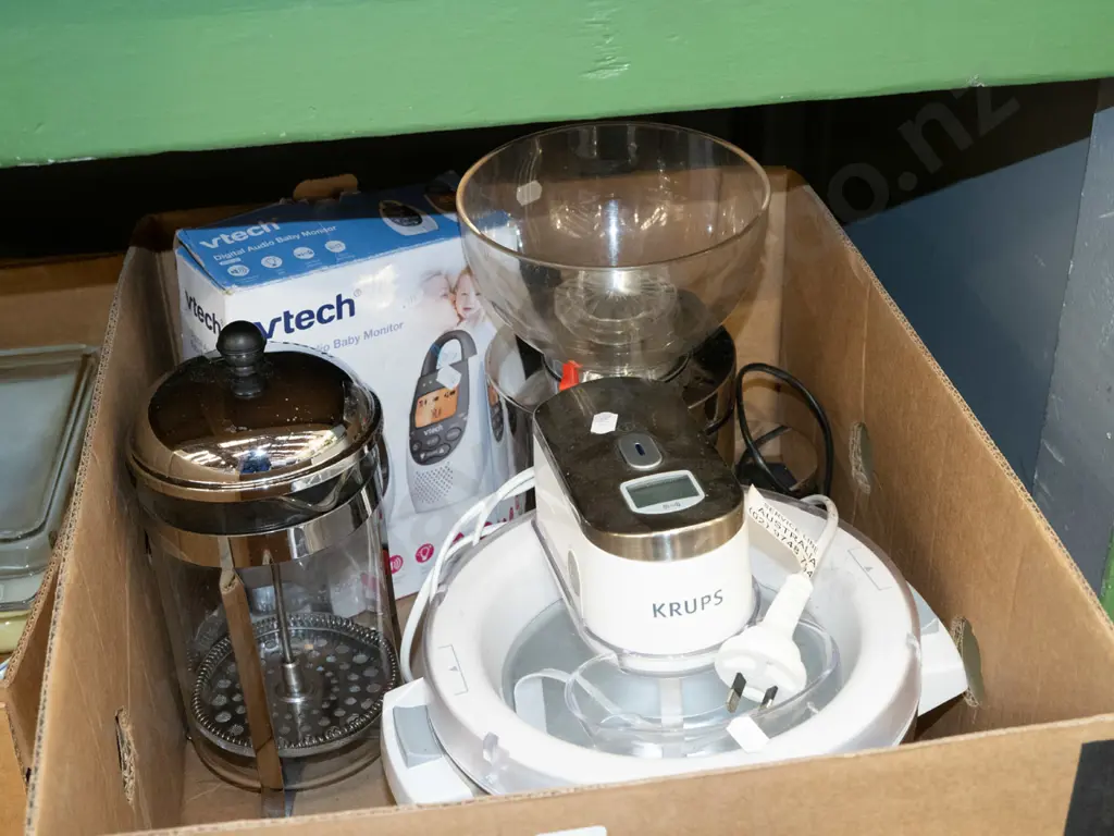 box; baby monitor, coffee plunger, icecream maker Image 1++