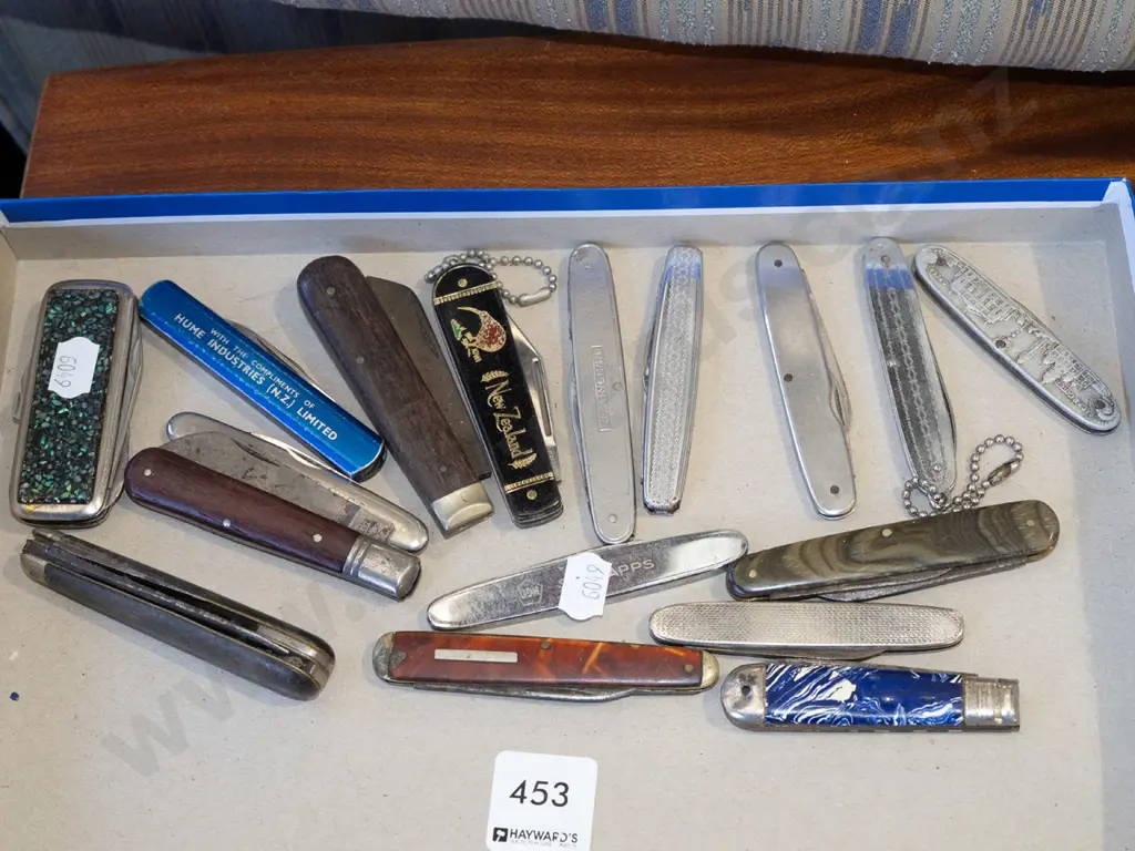 box; pocket knives Image 1++