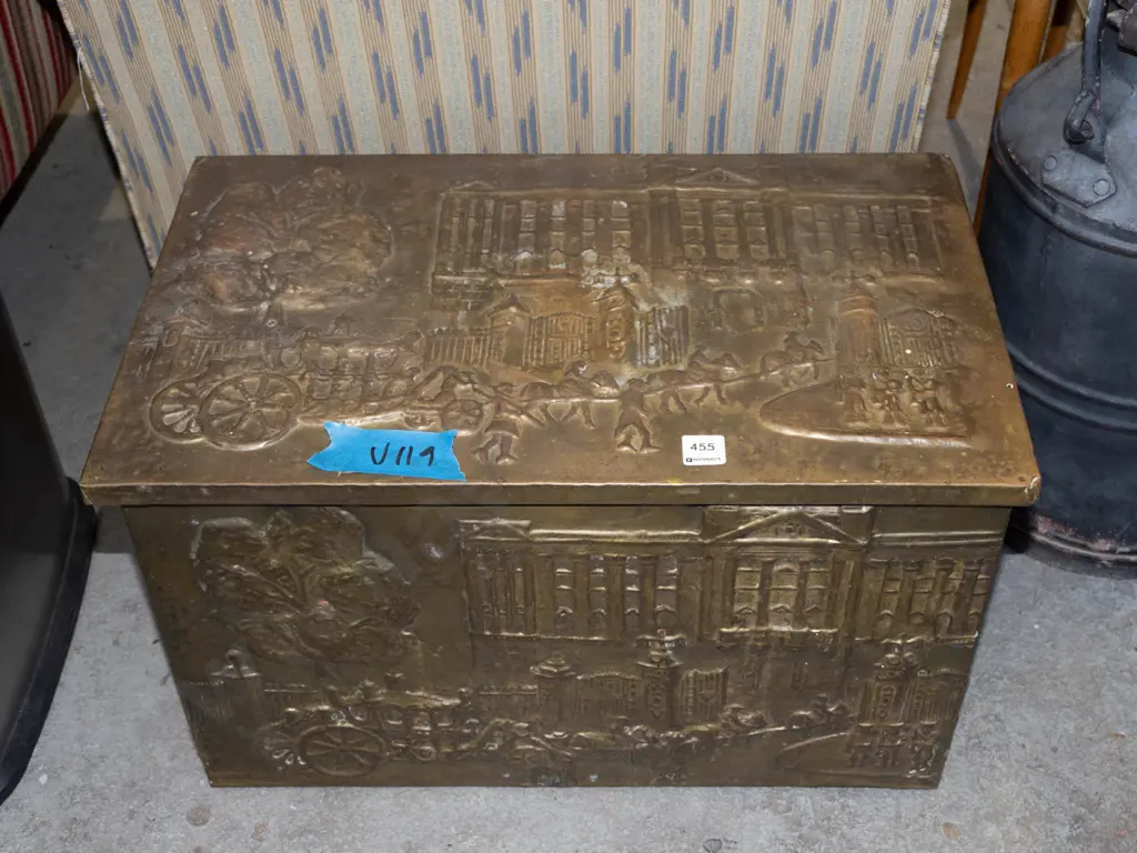 beaten brass wood box - horses and carriage Image 1++