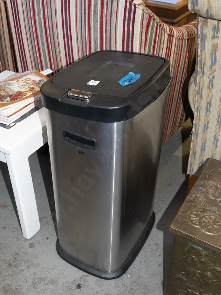 flip top rubbish bin Image 1++