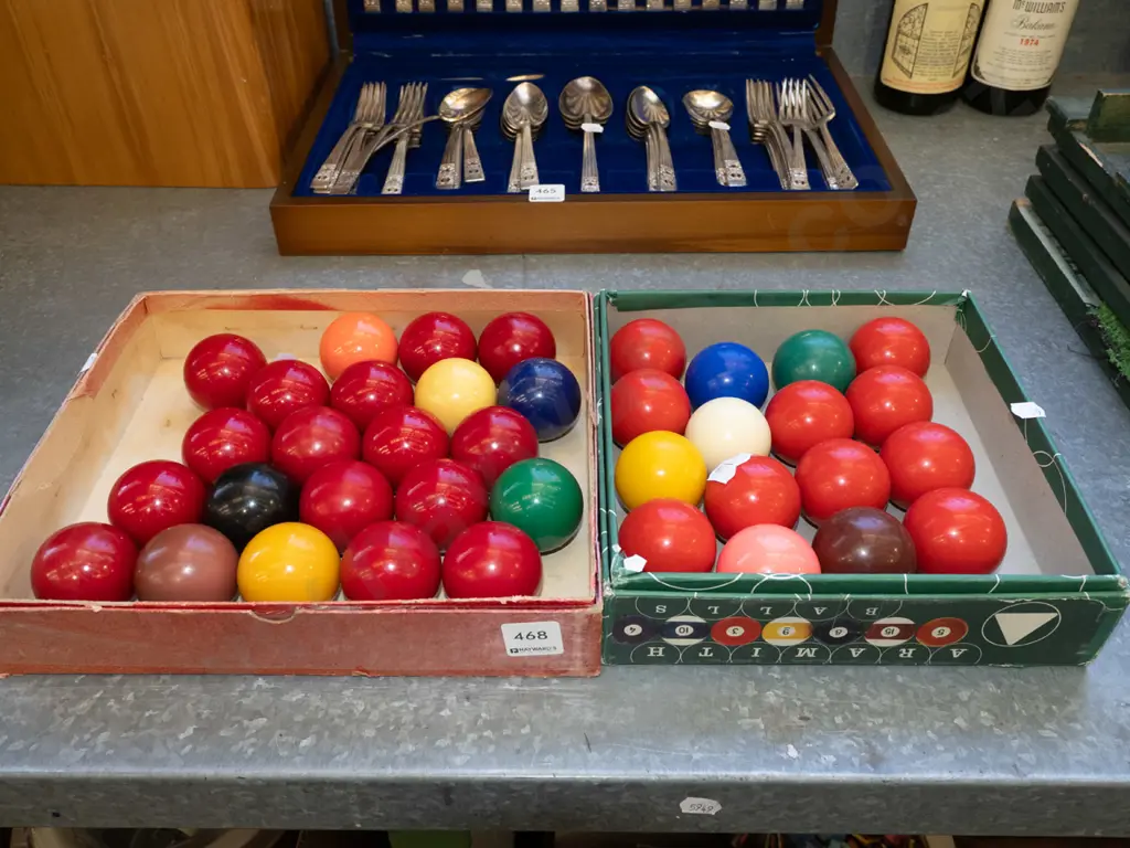 2x boxes of snooker balls Image 1++