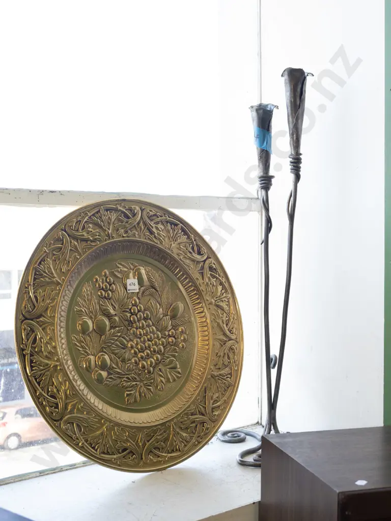 pressed brass wall charger, candlesticks H760 Image 1++