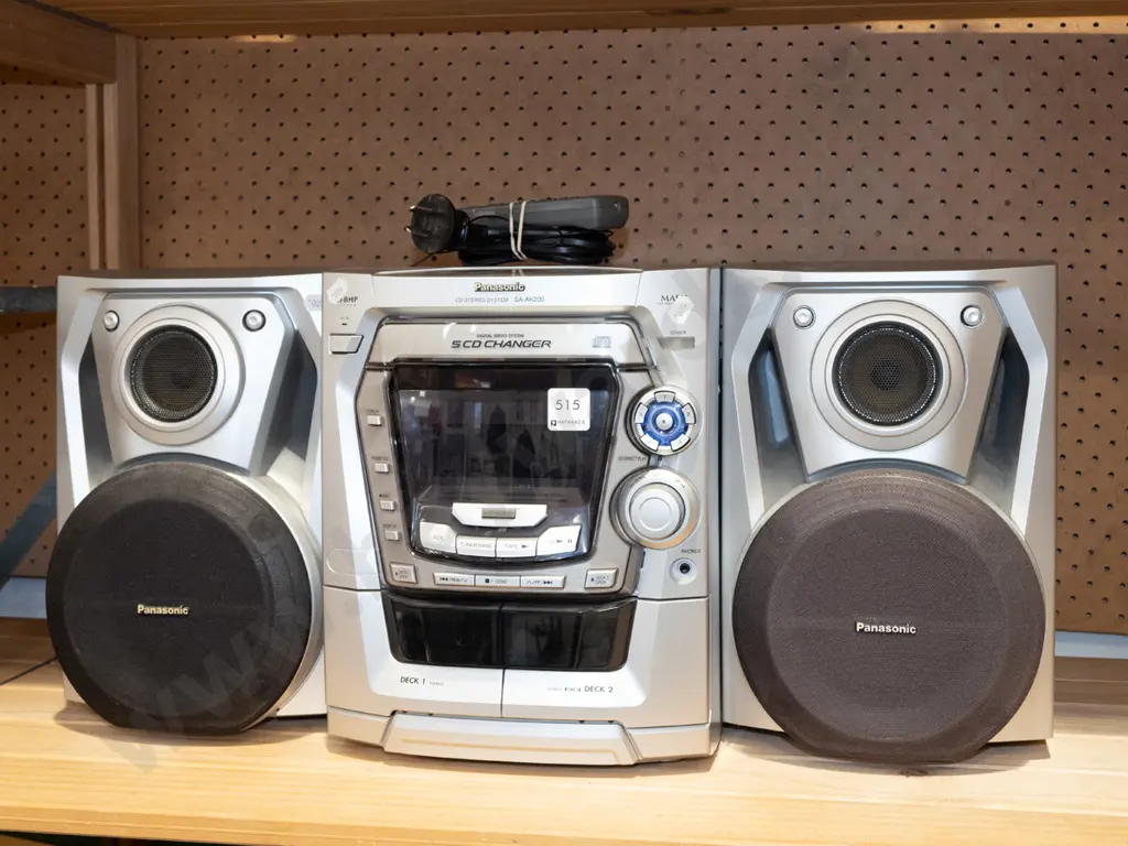 Panasonic stereo with 5 CD changer, radio tuner, twin cassette deck Image 1++