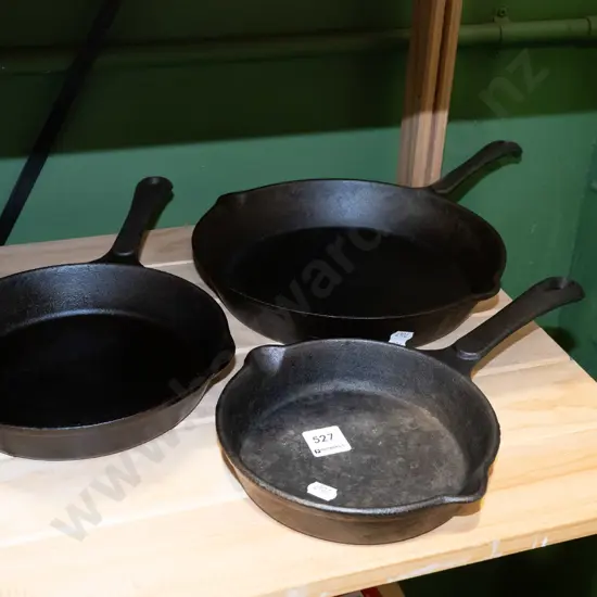 3x cast iron frying pans Diam250