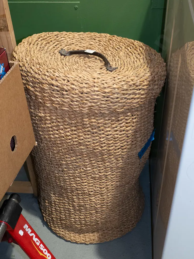 seagrass lidded laundry hamper H700 Image 1++