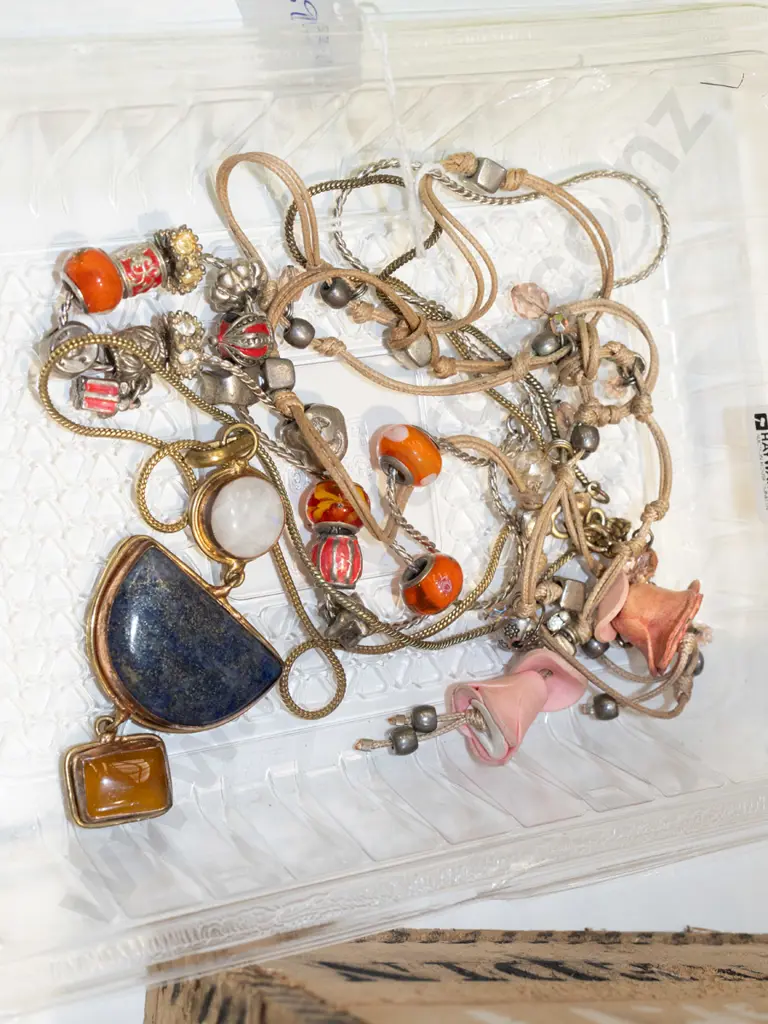 tray of costume jewellery Image 1++