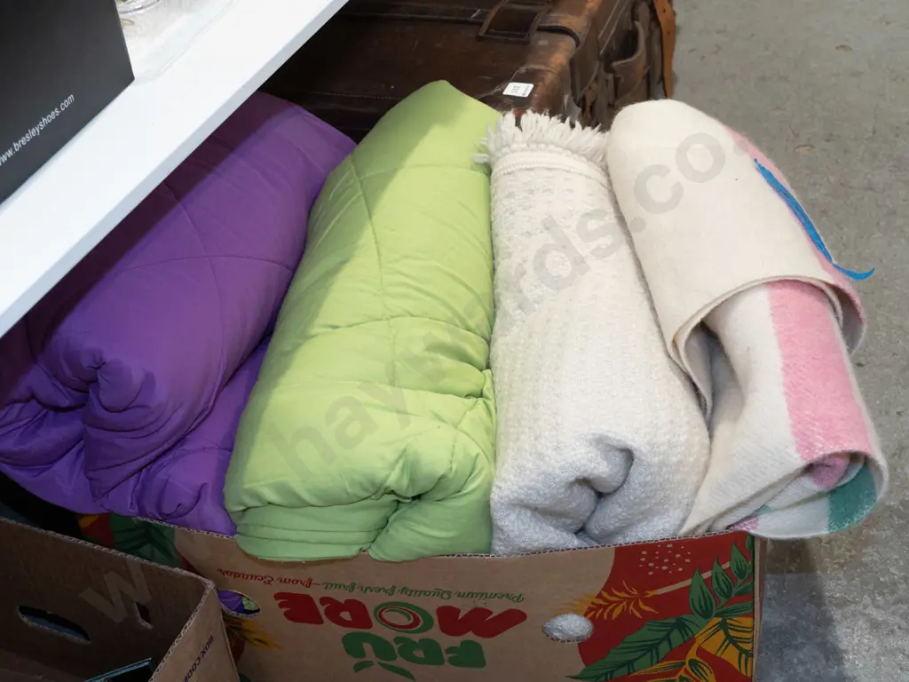 box; woollen blanket, throw, 2x duvets Image 1++