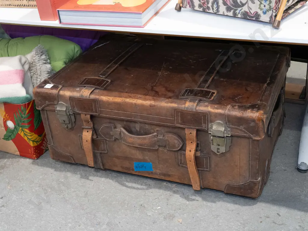 heavy leather suitcase H330 W770 D550 Image 1++