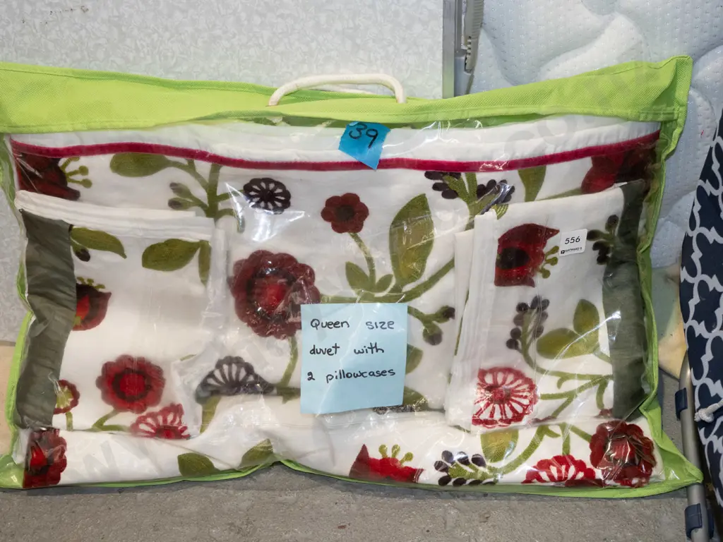 needework queen size duvet and 2 pillow cases Image 1++
