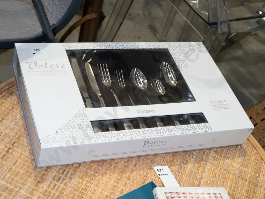 cased stainless steel cutlery set Image 1++