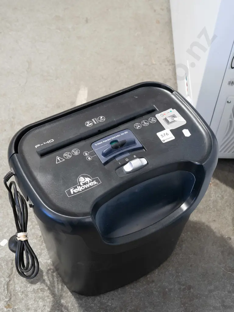 Fellowes paper shredder Image 1++