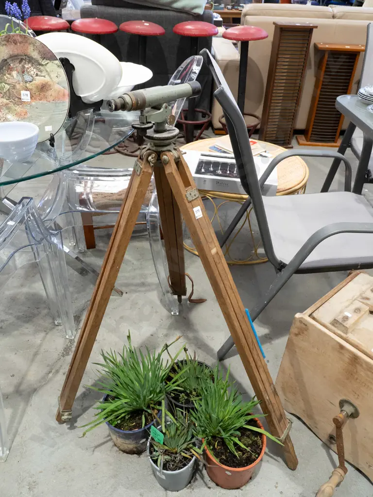 vintage theodolite on tripod base Image 1++