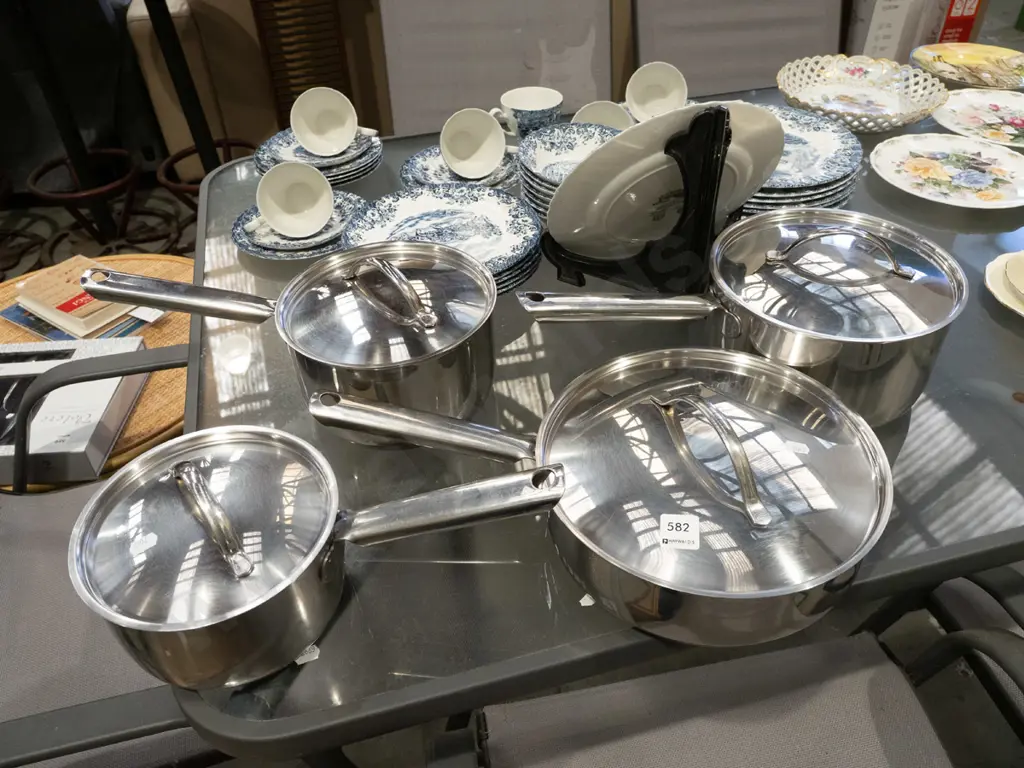 3x stainless steel pots, lidded frying pan Image 1++