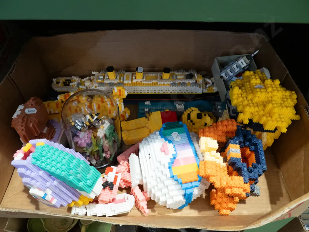 box of tiny deco type figurines Image 1++