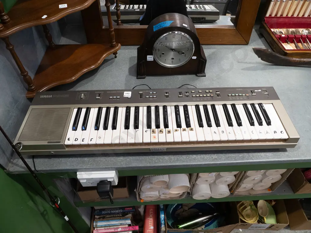 Yamaha PS25 keyboard Image 1++